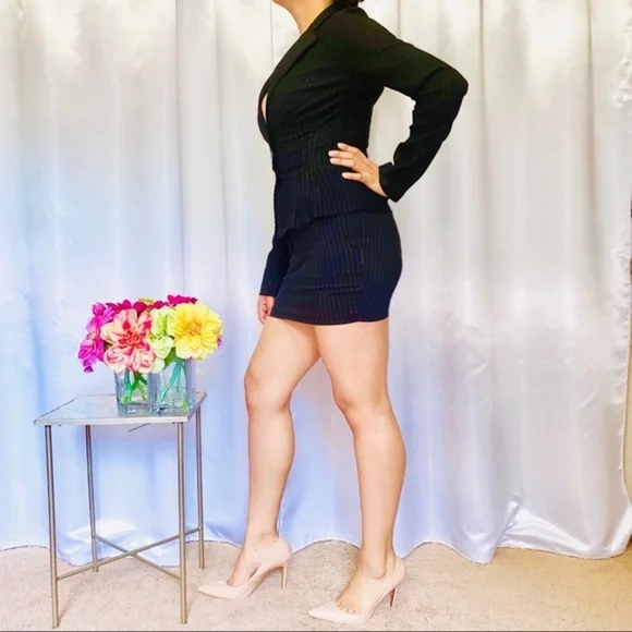 Skirt suit 👠 - Picture 2 of 16